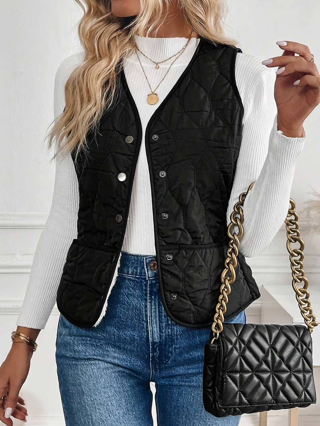 Sloane reversible quilted gilet with sherpa lining – image 5