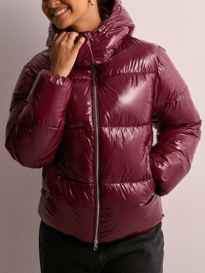 Eudora quilted jacket, high shine finish detail
