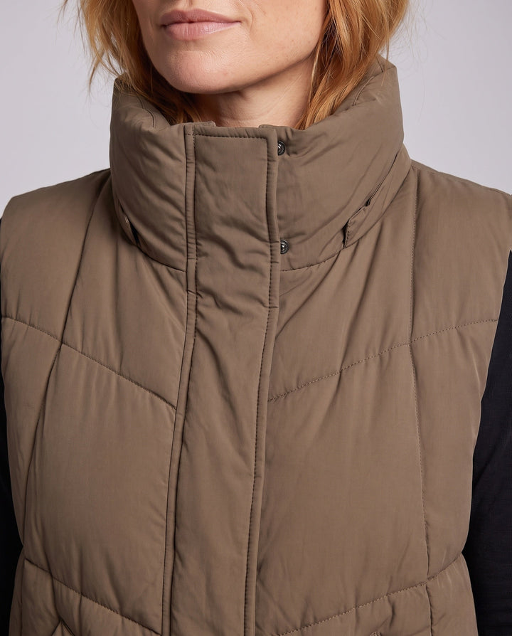 Luciana high collar quilted gilet with waist tie – image 3