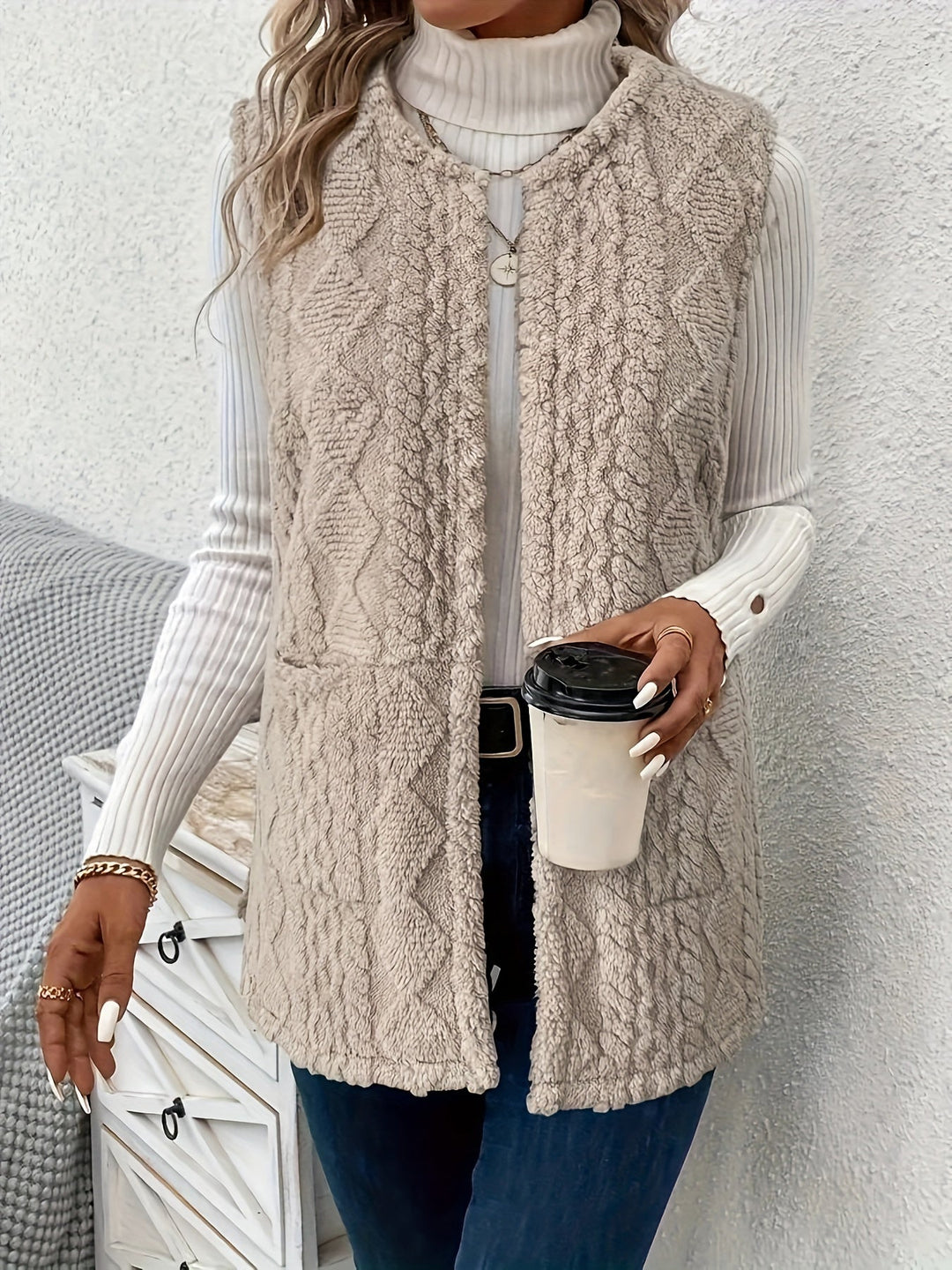 Wren fleece gilet with diamond texture – image 3